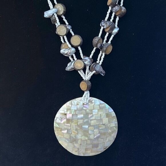 Mother Of Pearl Shell Beaded Necklace Mosaic Round Pendant Boho Triple Strand - Picture 7 of 9